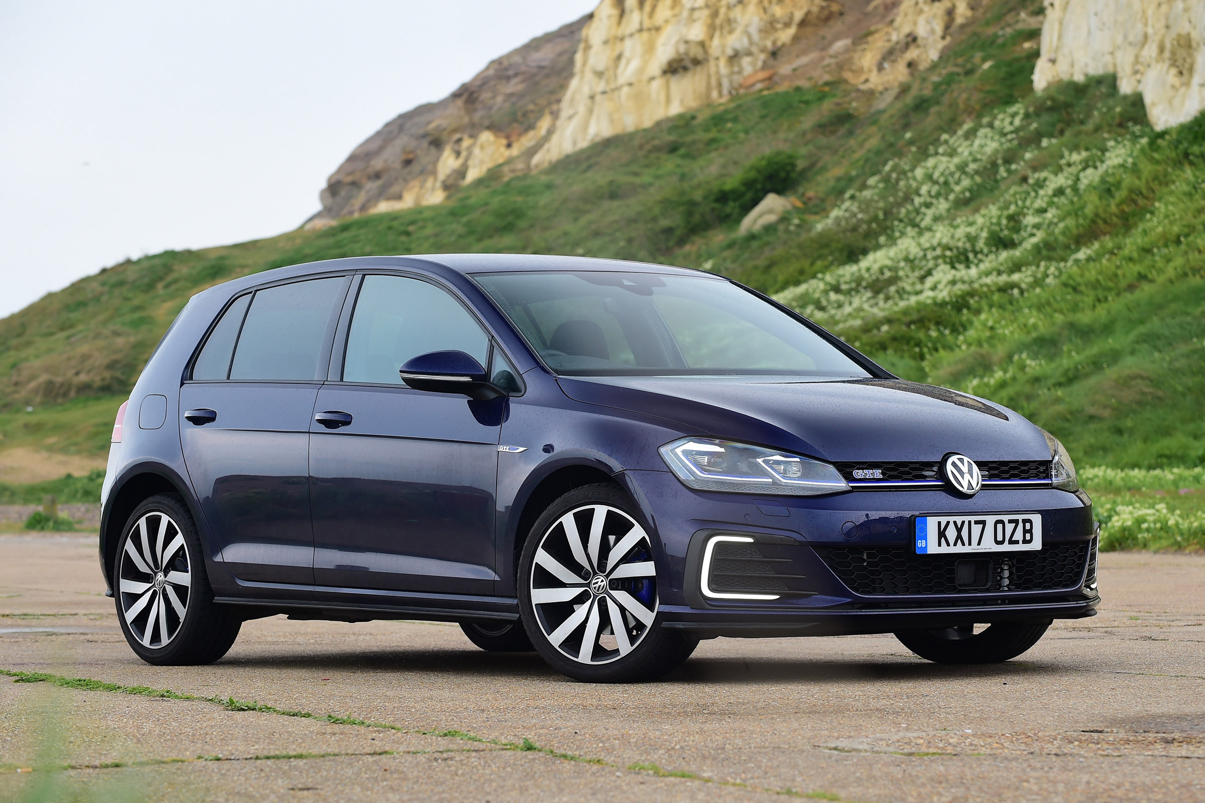 Volkswagen Golf GTE - front static