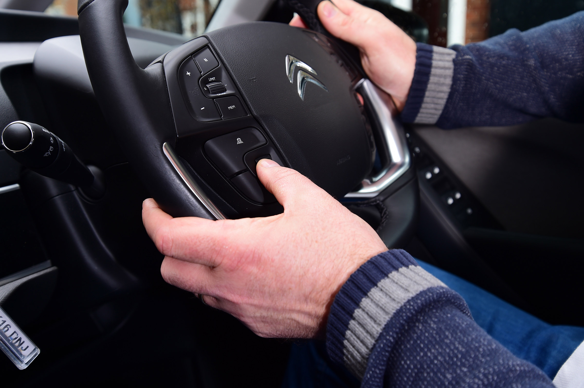 Citroen C4 Picasso long termer third report - steering wheel