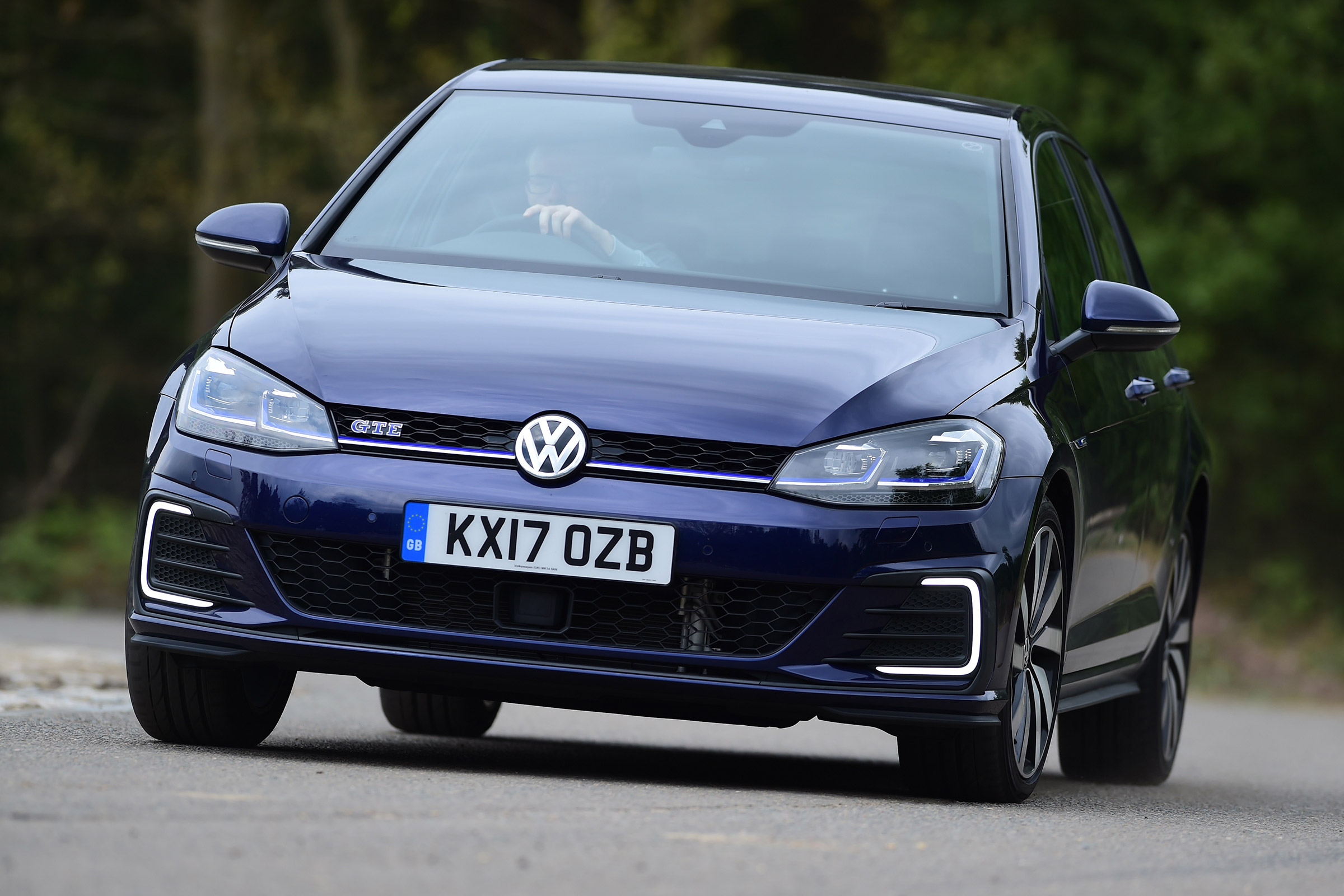 Volkswagen Golf GTE - front cornering