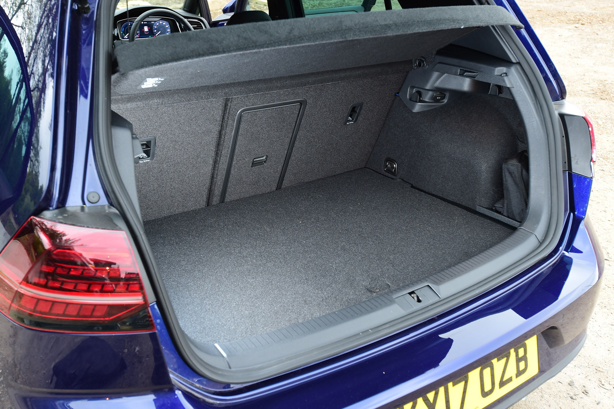 Volkswagen Golf GTE - boot