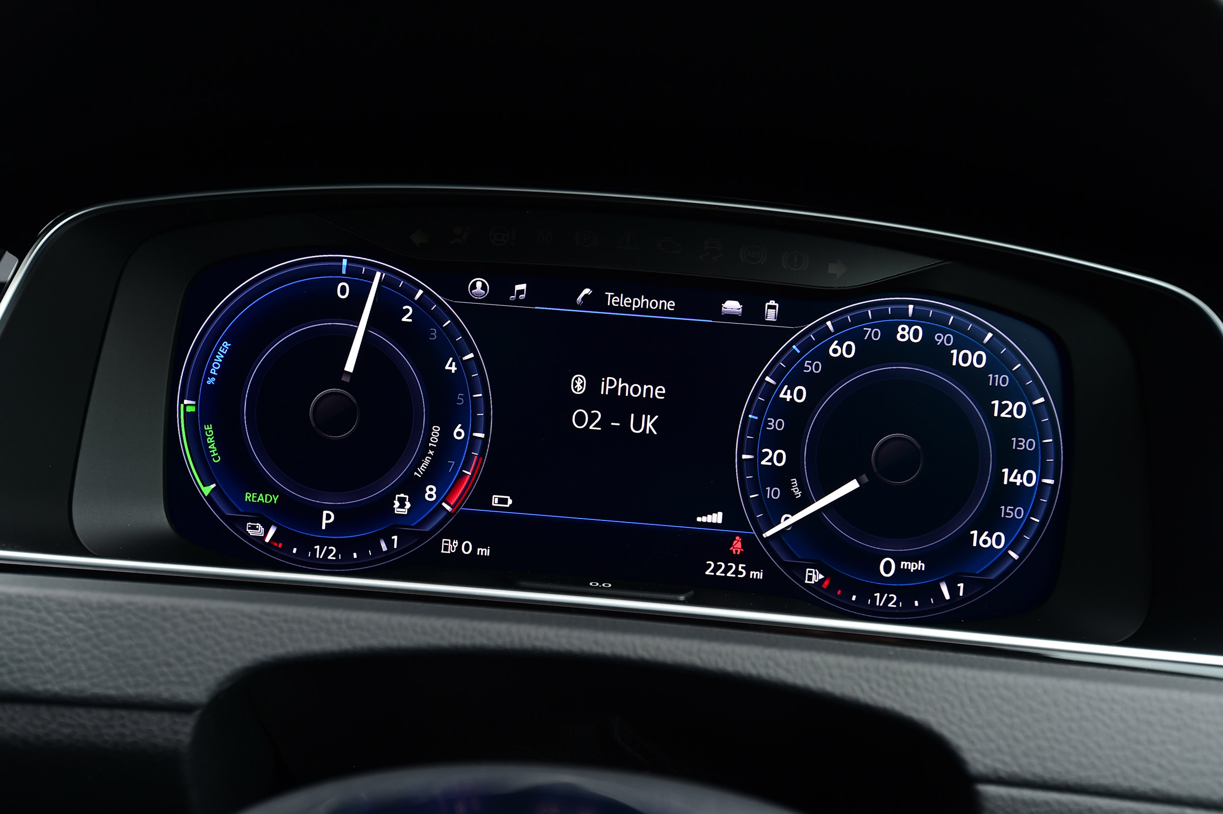 Volkswagen Golf GTE - instruments