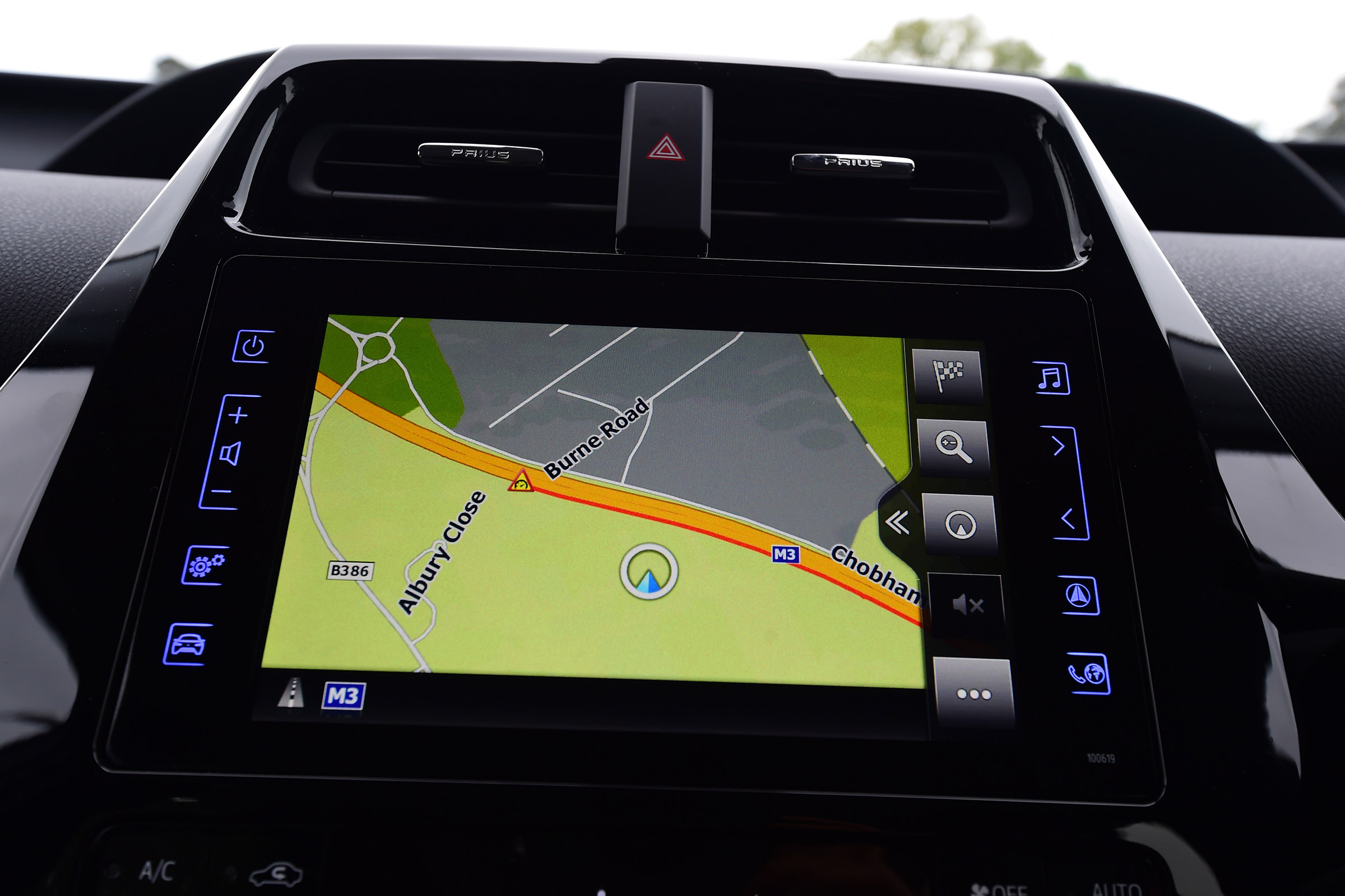 Toyota Prius Plug-in - sat-nav