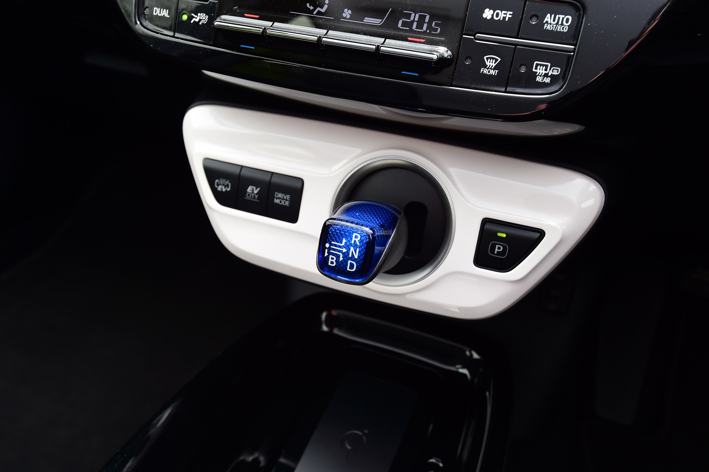 Toyota Prius Plug-in - transmission