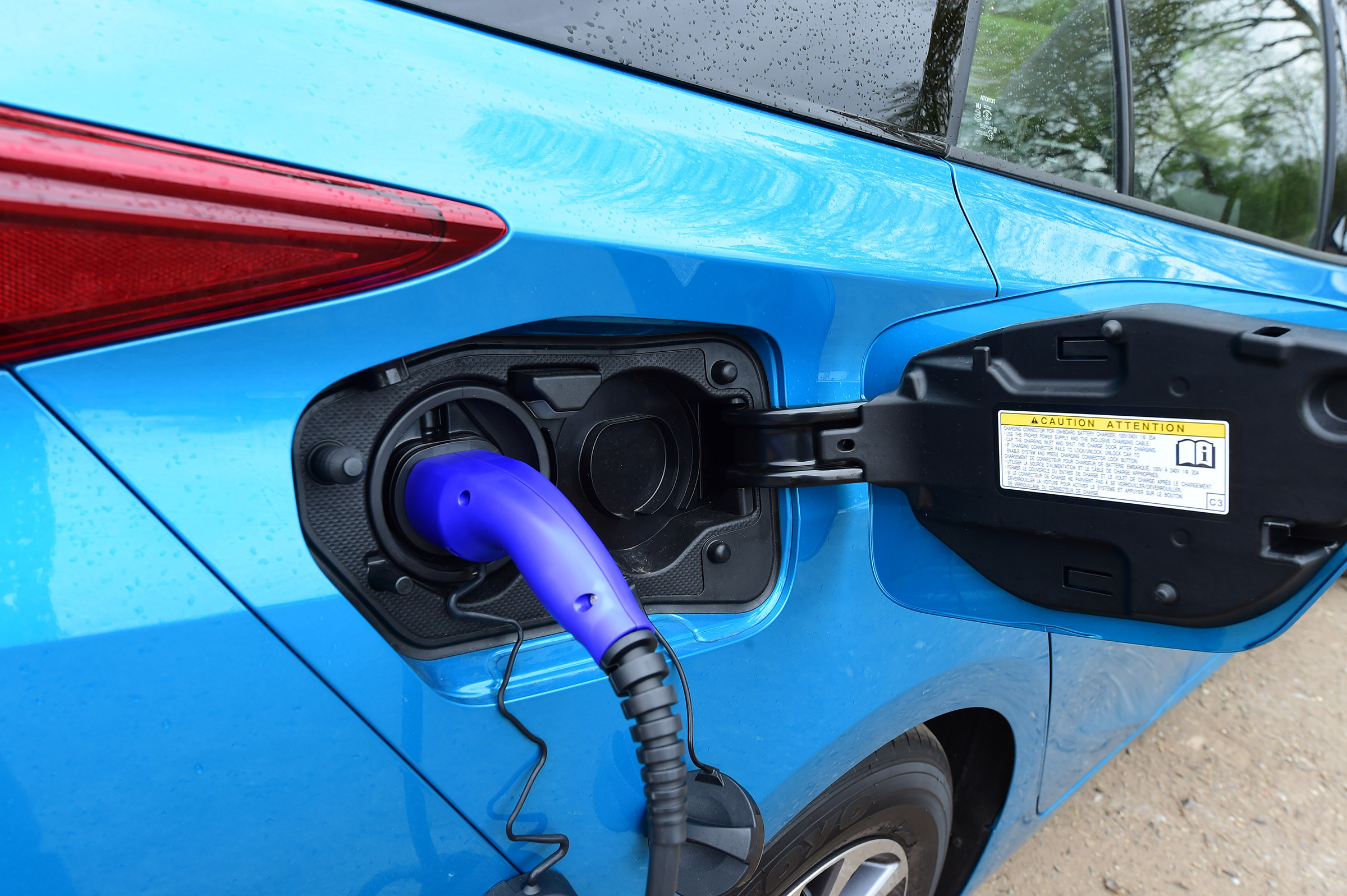 Toyota Prius Plug-in - charging