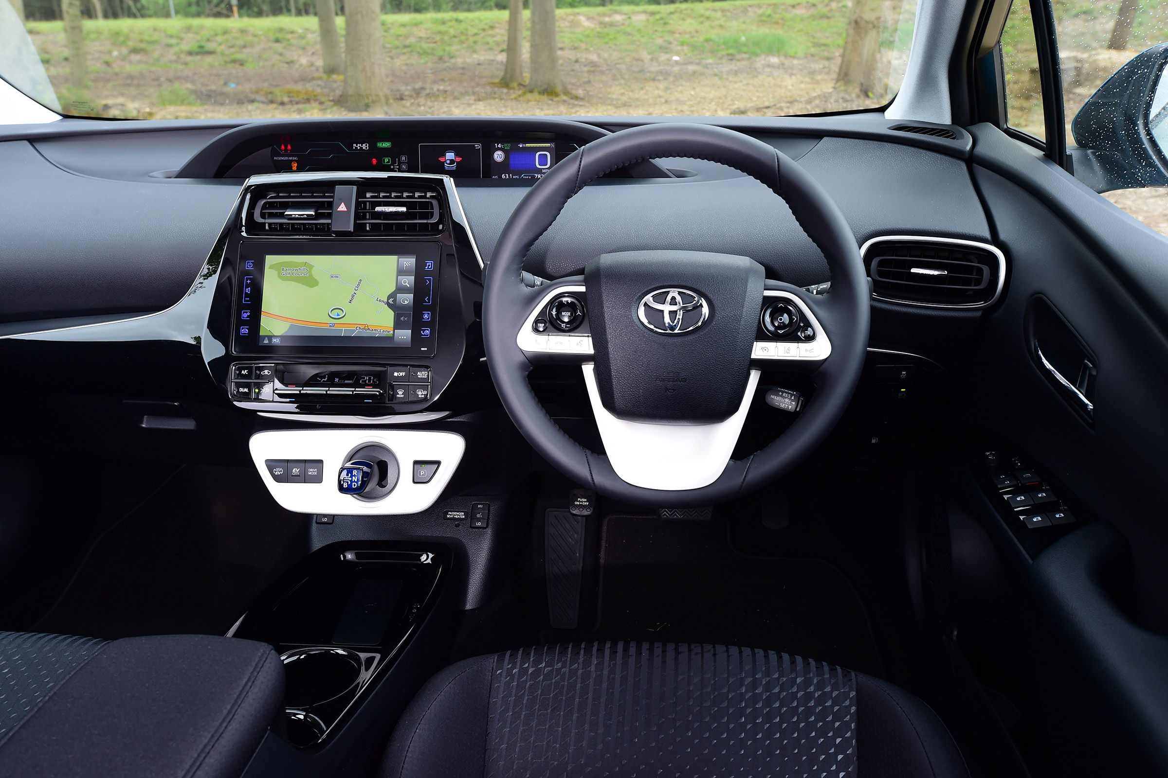 Toyota Prius Plug-in - dash