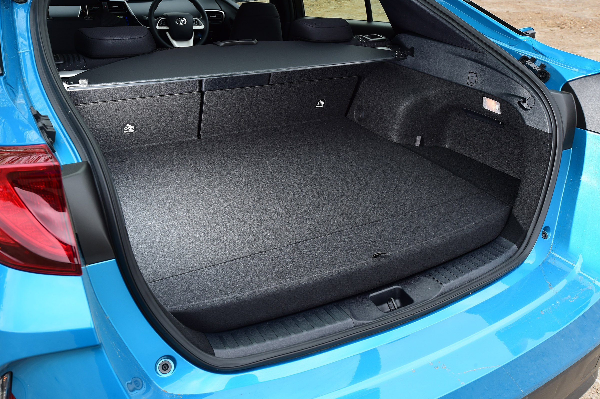 Toyota Prius Plug-in - boot