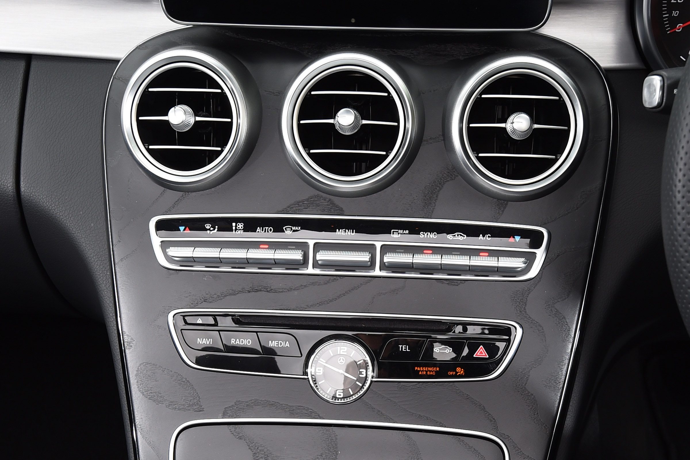 Mercedes C-Class Cabriolet - centre console
