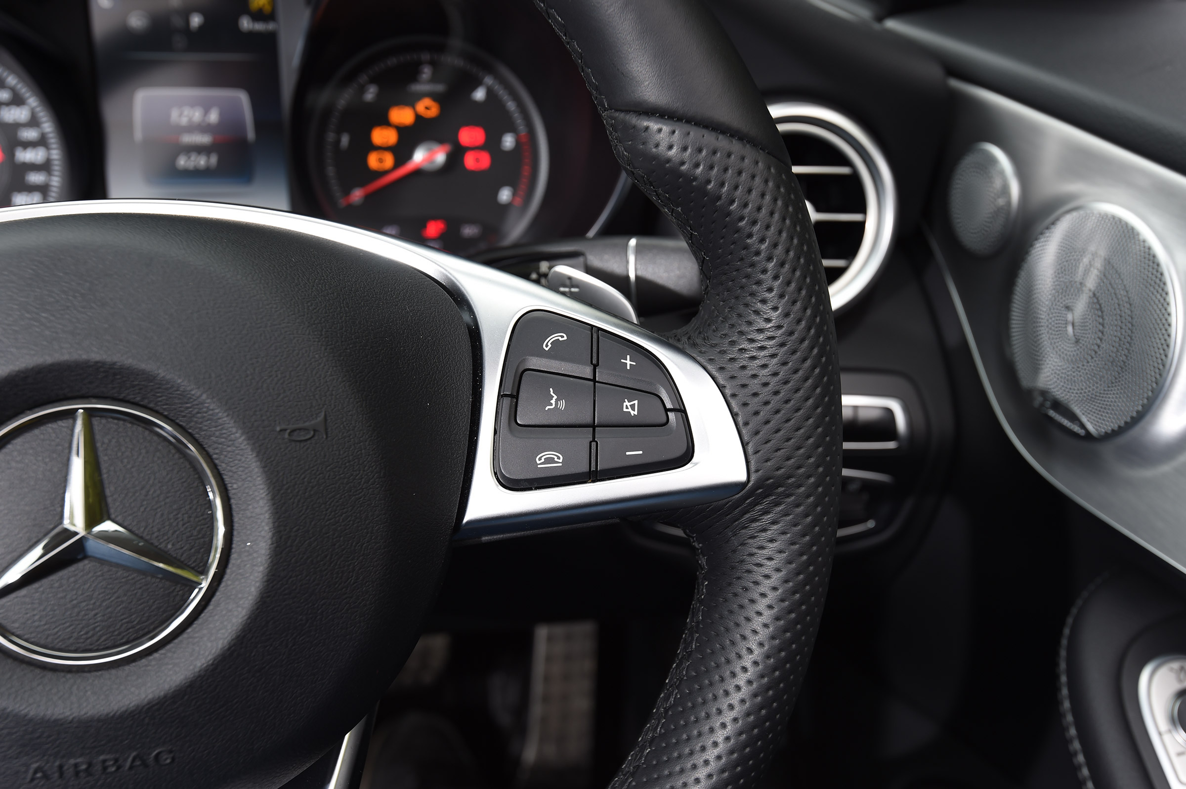 Mercedes C-Class Cabriolet - steering wheel controls