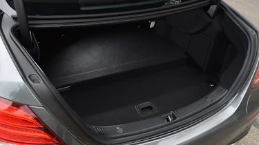 Mercedes E 350e - boot
