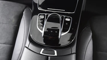 Mercedes E 350e - centre console