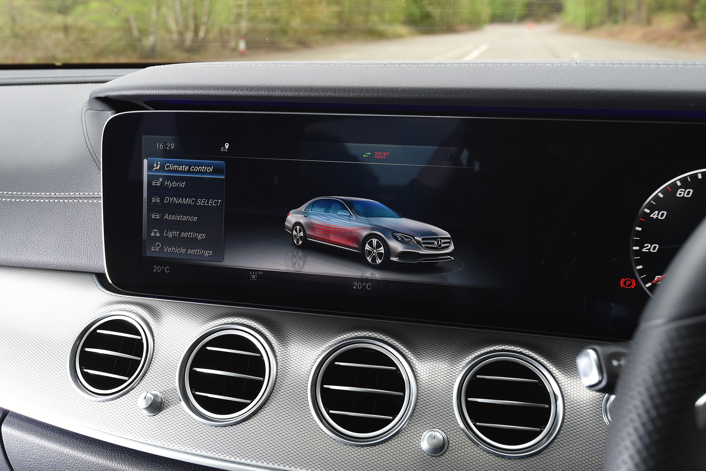 Mercedes E 350e - infotainment screen