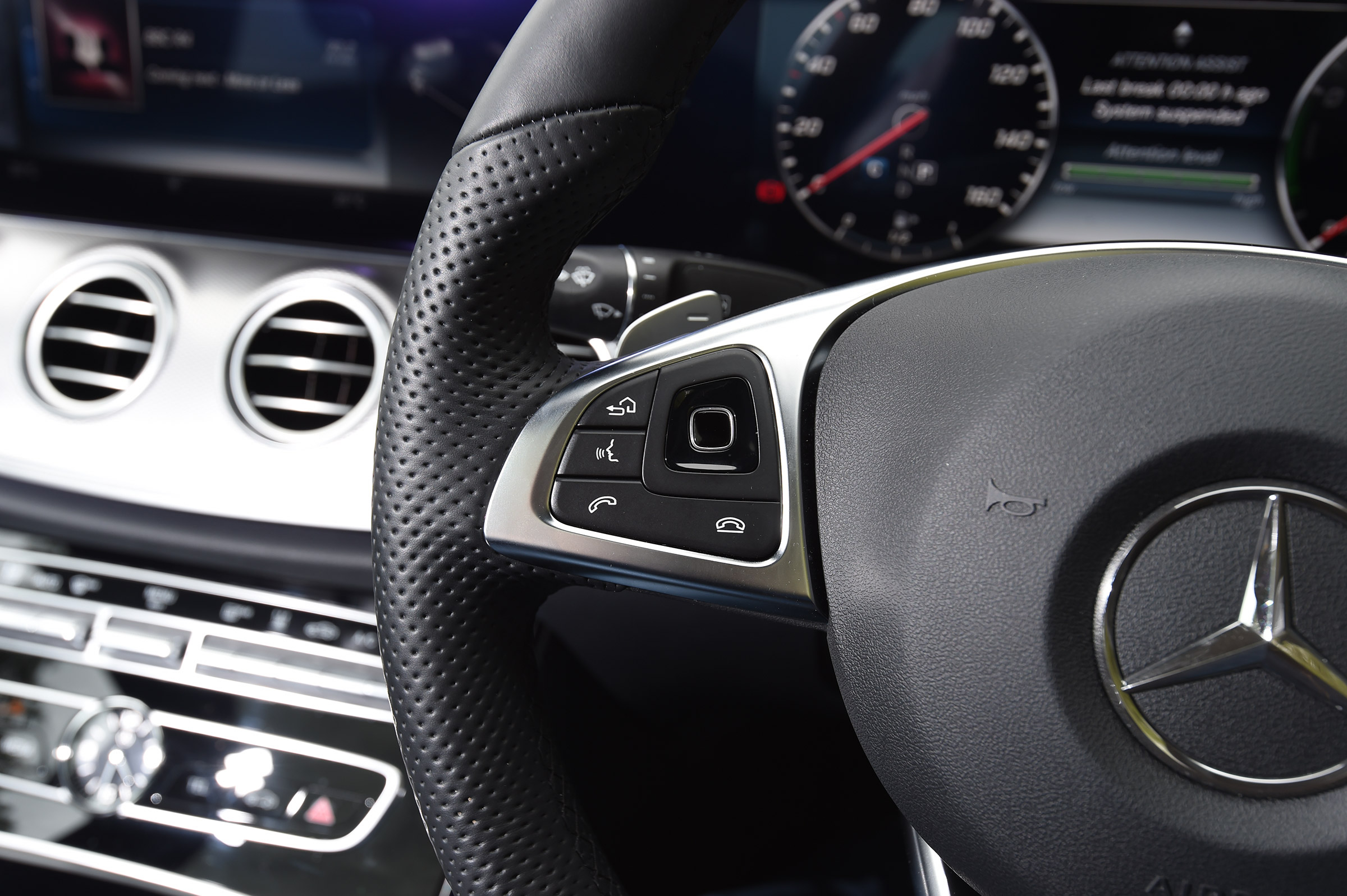 Mercedes E 350e - steering wheel
