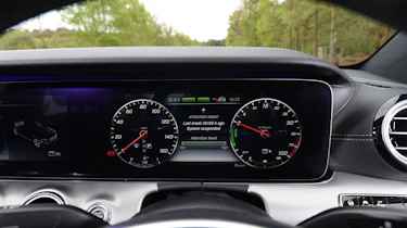 Mercedes E 350e - dials