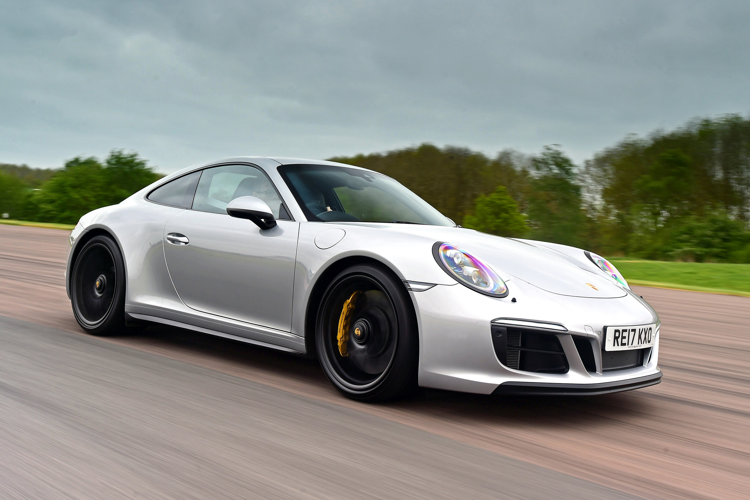 Porsche 911 GTS - front