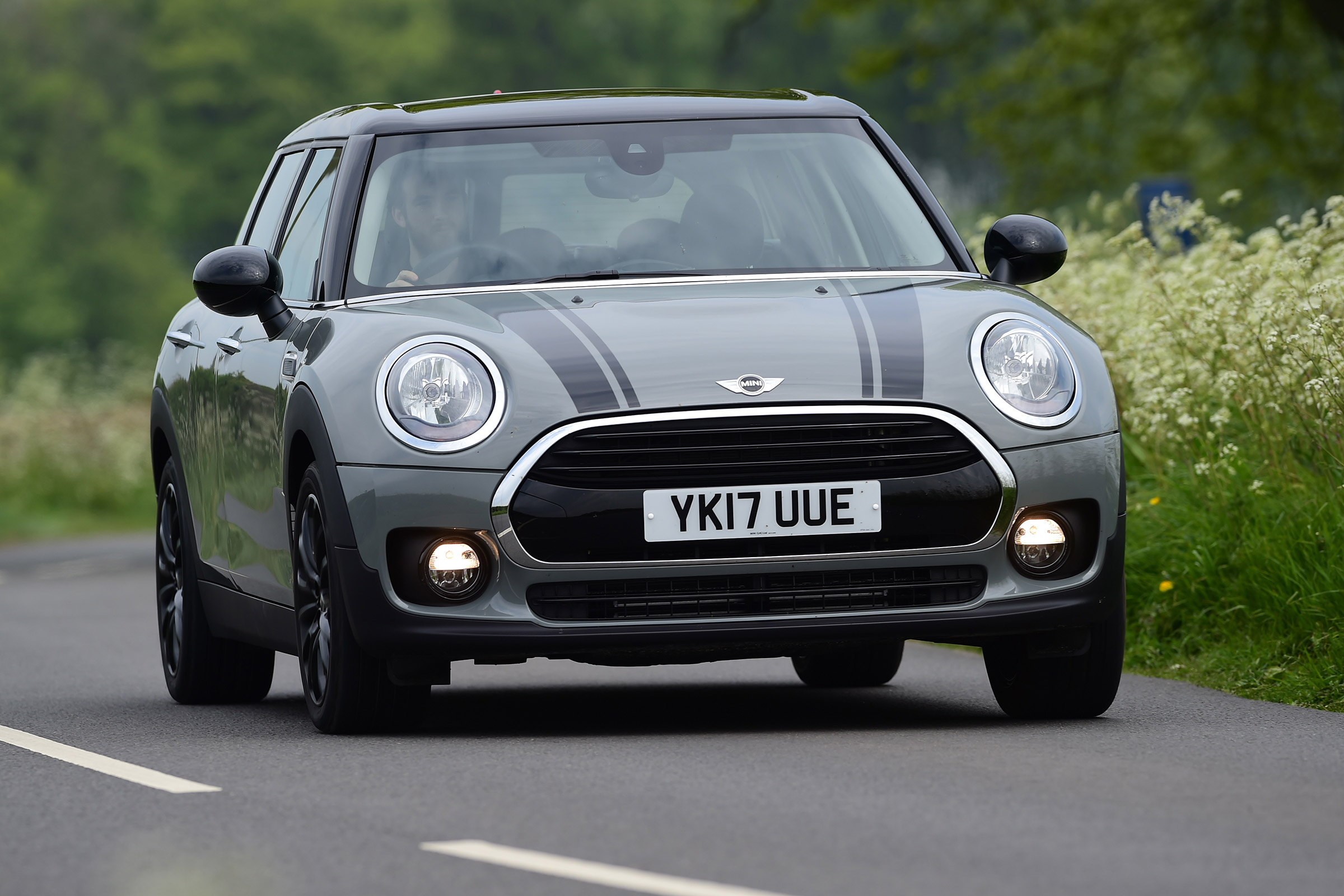 MINI Cooper Black Clubman - front