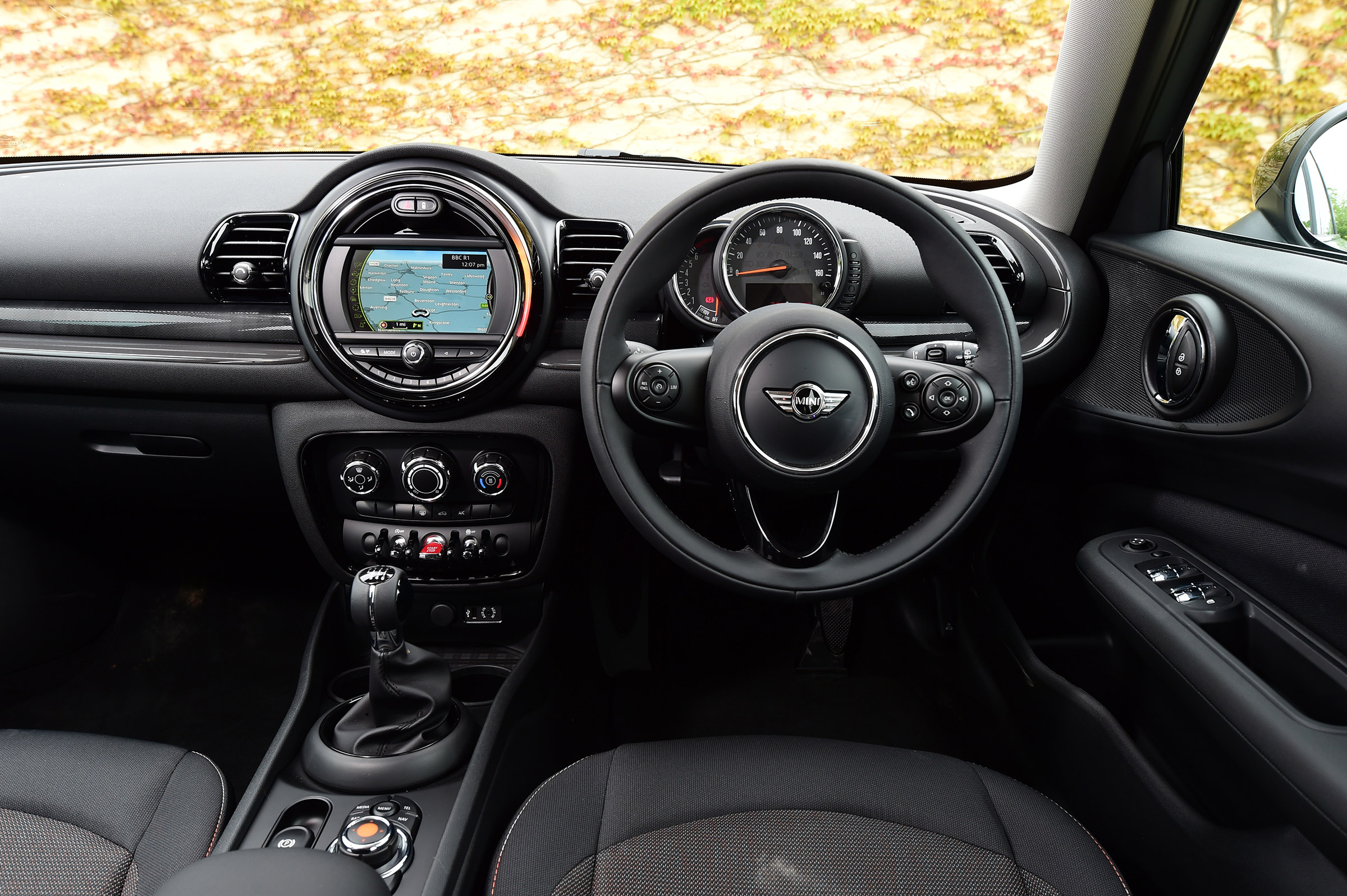 MINI Cooper Black Clubman - dash