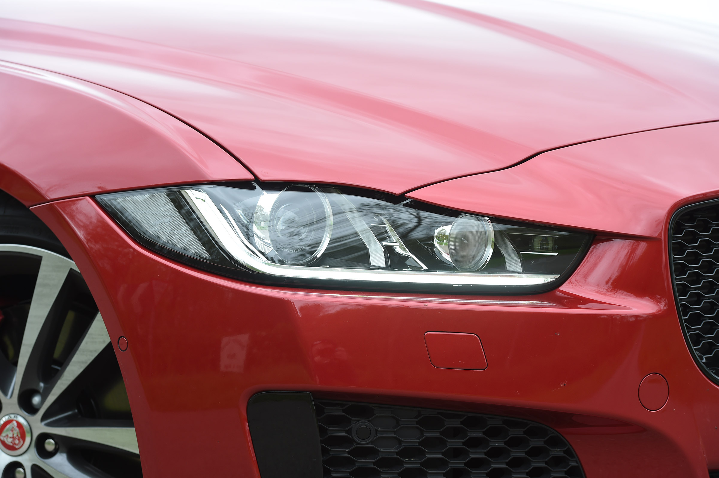 Jaguar XE S - front light