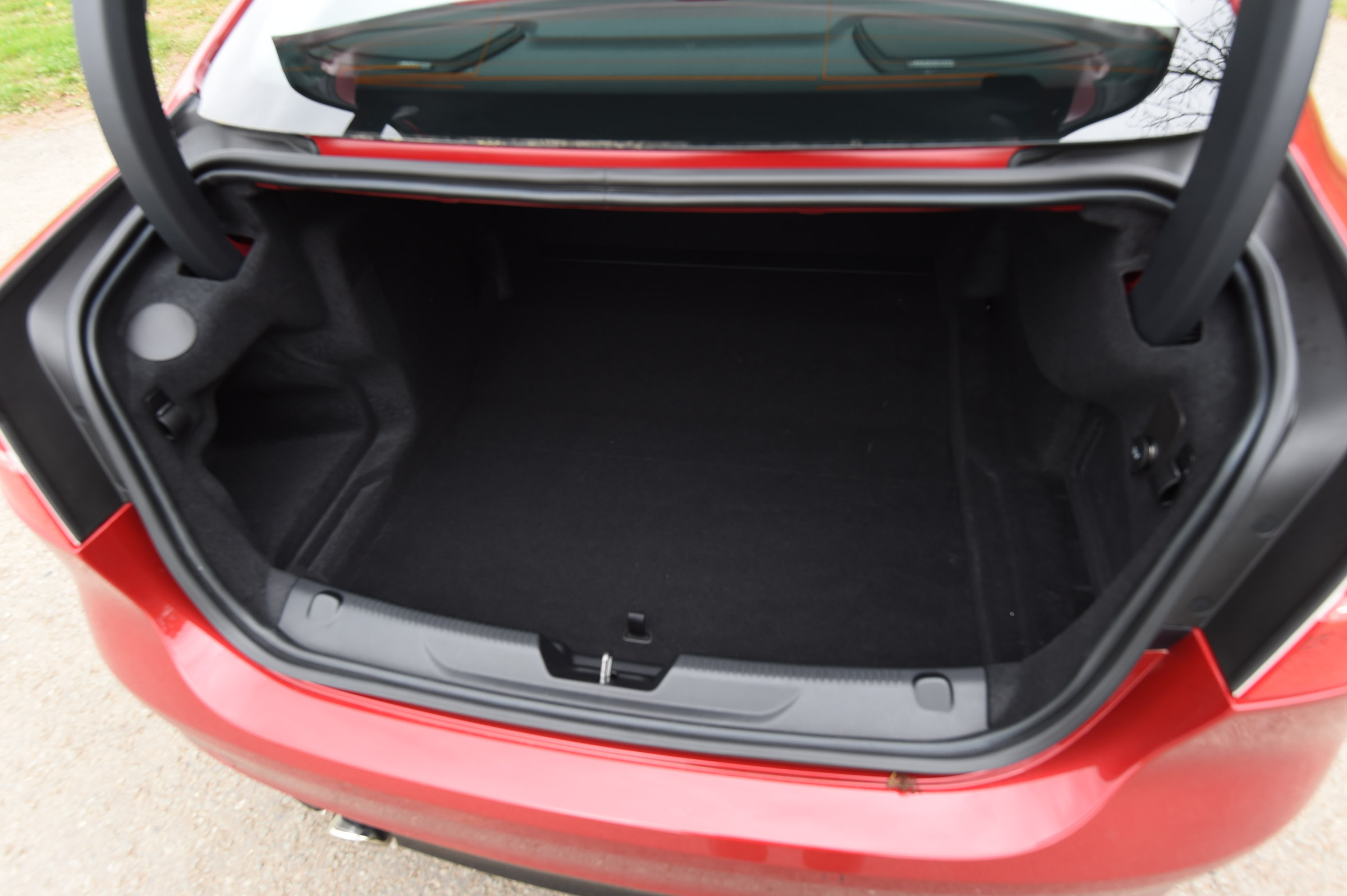 Jaguar XE S - boot