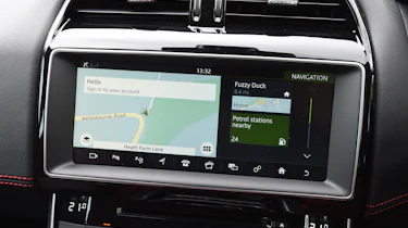 Jaguar XE S - sat-nav