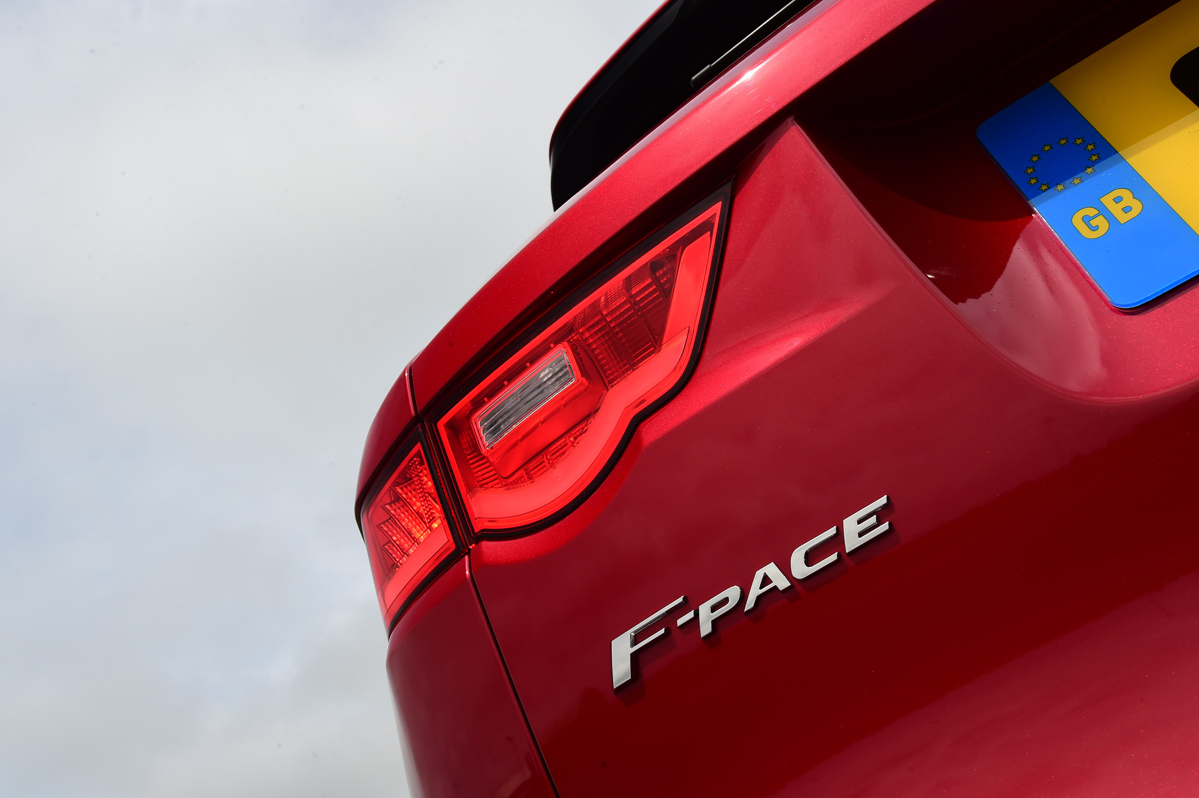 Jaguar F-Pace 3.0 V6D - F-Pace badge
