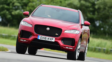 Jaguar F-Pace 3.0 V6D - front cornering
