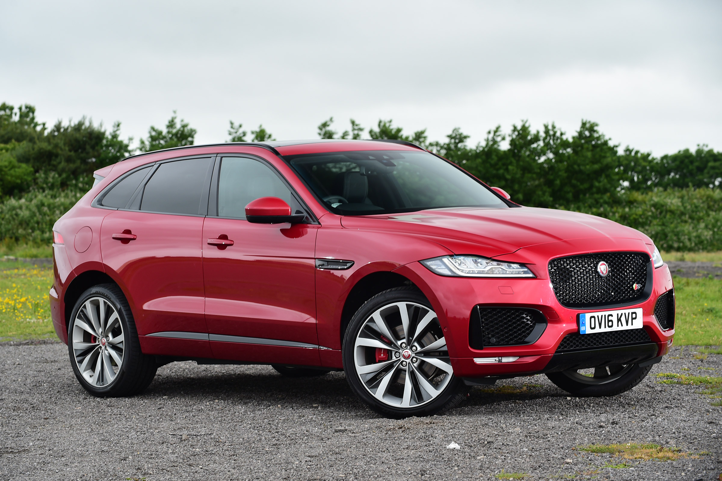 Jaguar F-Pace 3.0 V6D - front static
