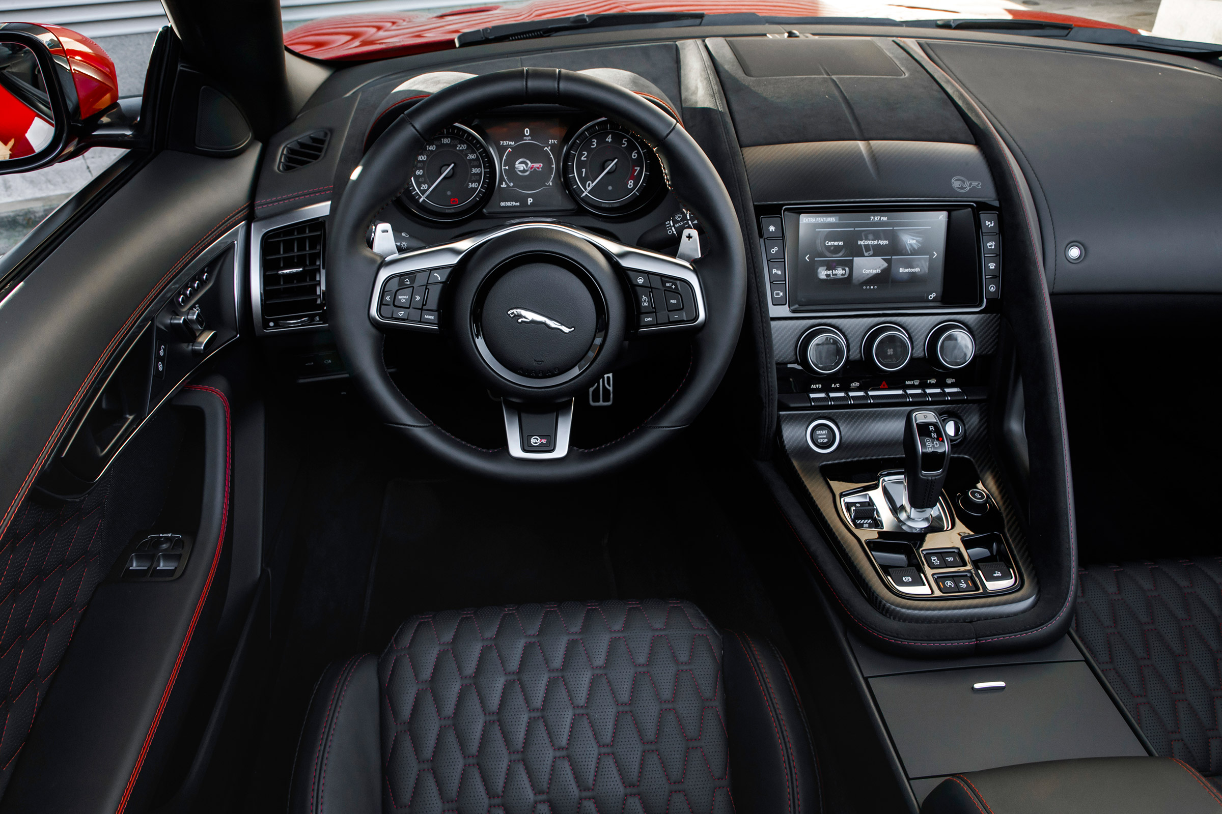 Jaguar F-Type SVR Convertible - dash