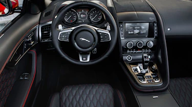 Jaguar F-Type SVR Convertible - dash