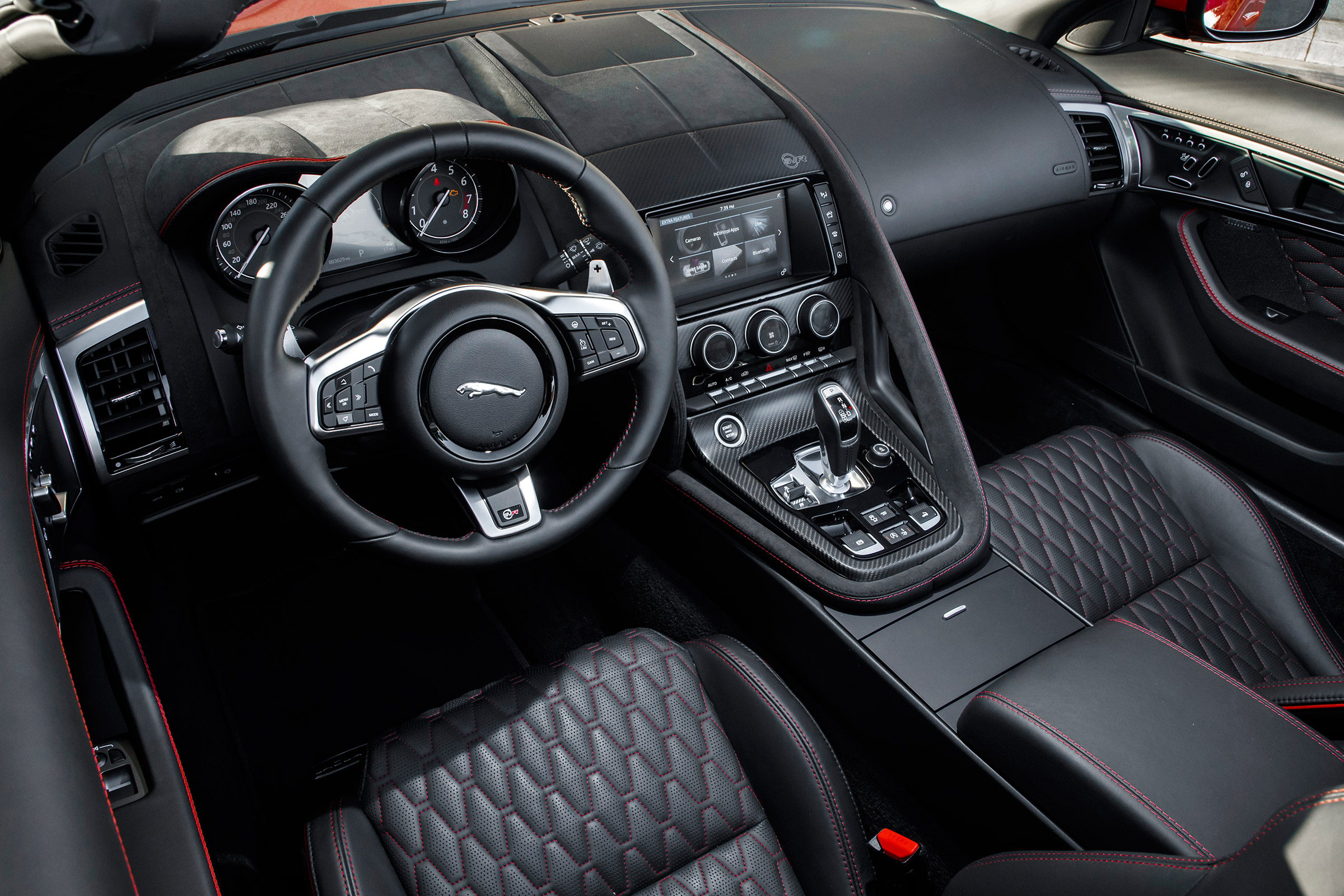Jaguar F-Type SVR Convertible - steering wheel