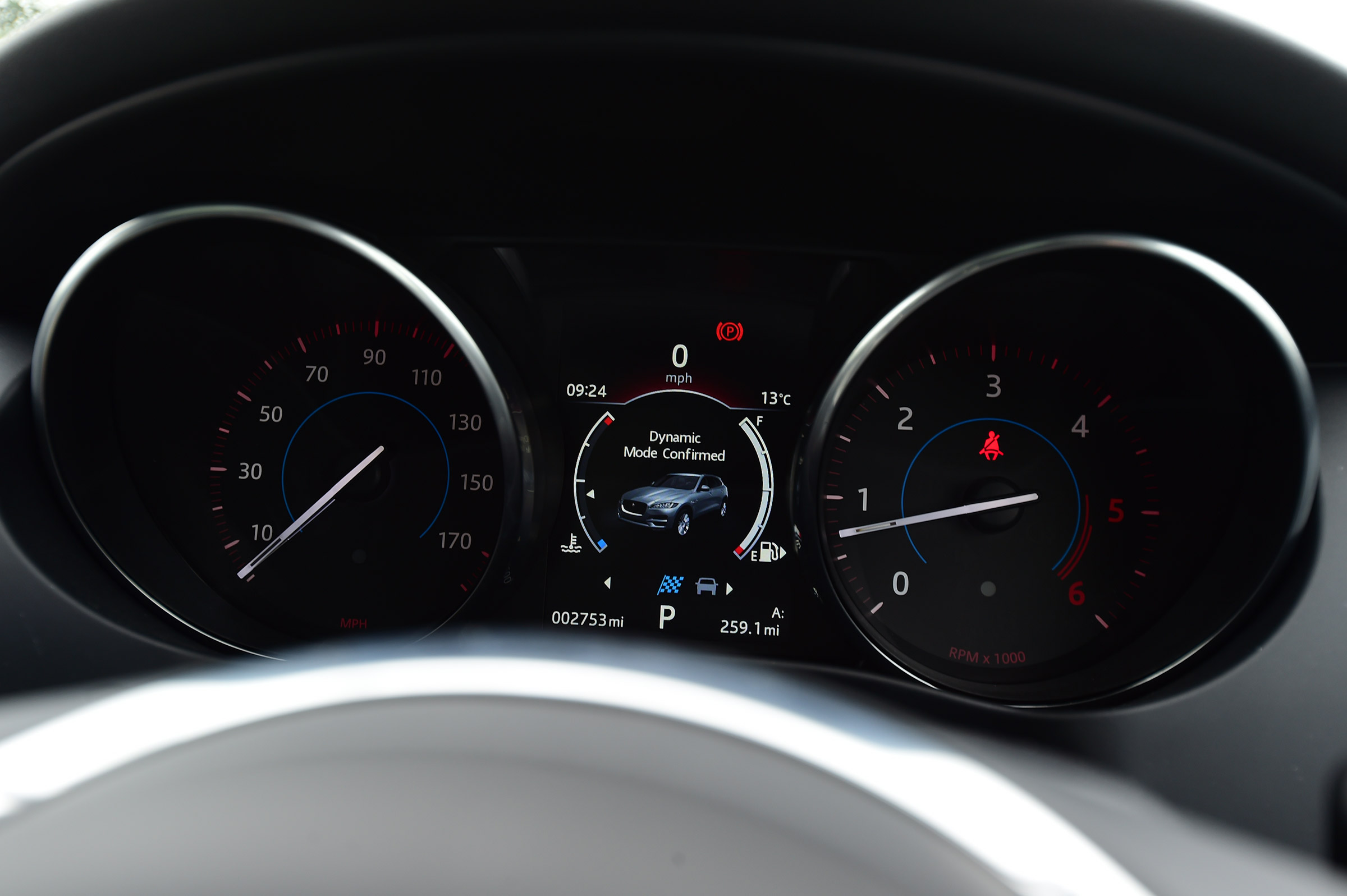 Jaguar F-Pace 3.0 V6D - dials