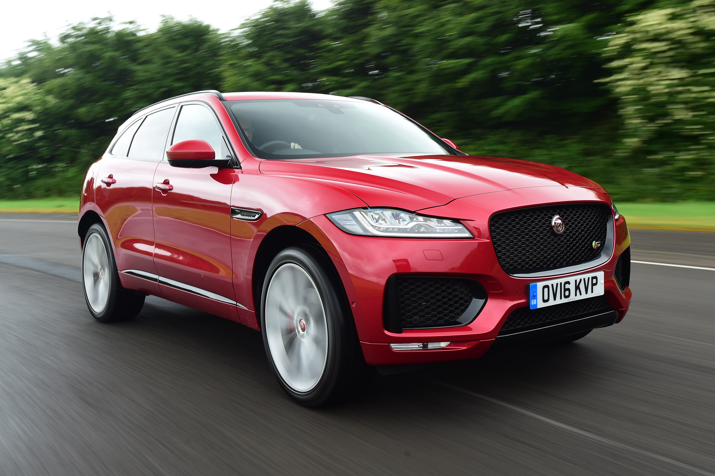 Jaguar F-Pace 3.0 V6D - front action