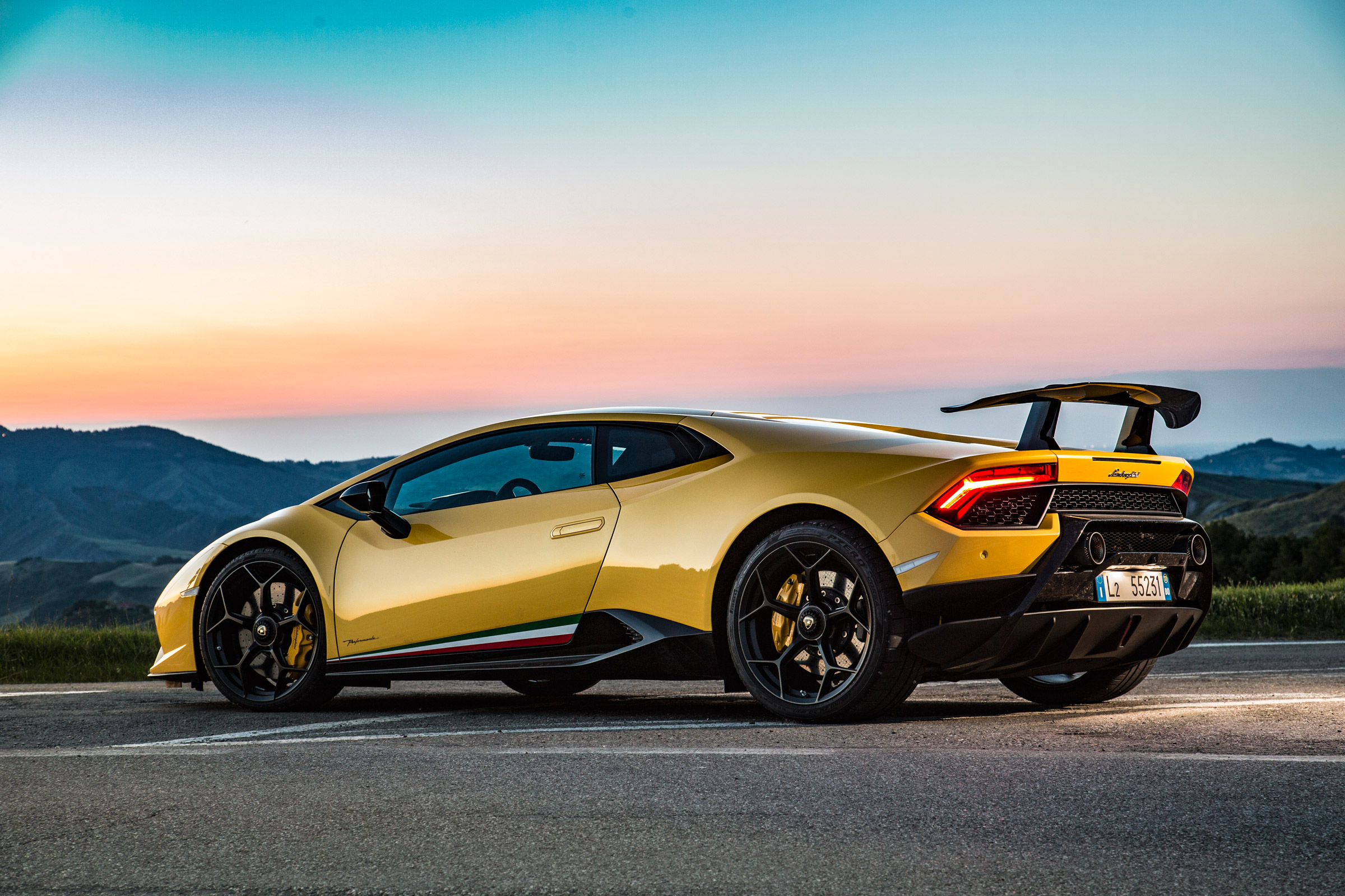  Lamborghini Huracan Performante 2017 review static