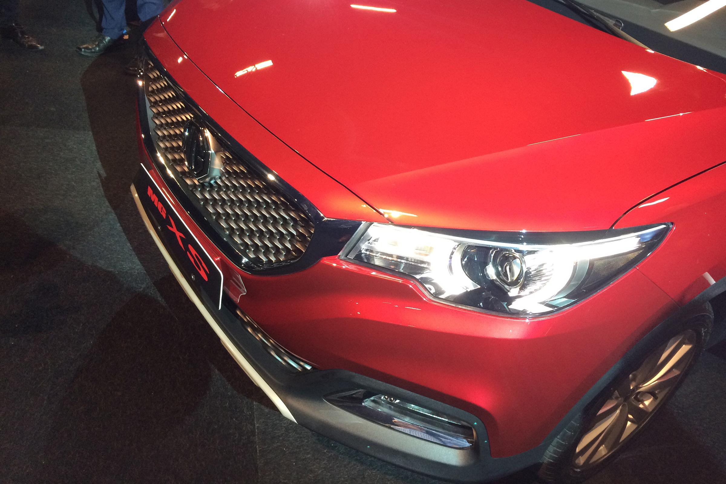 MG XS headlight
