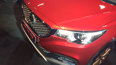 MG XS headlight
