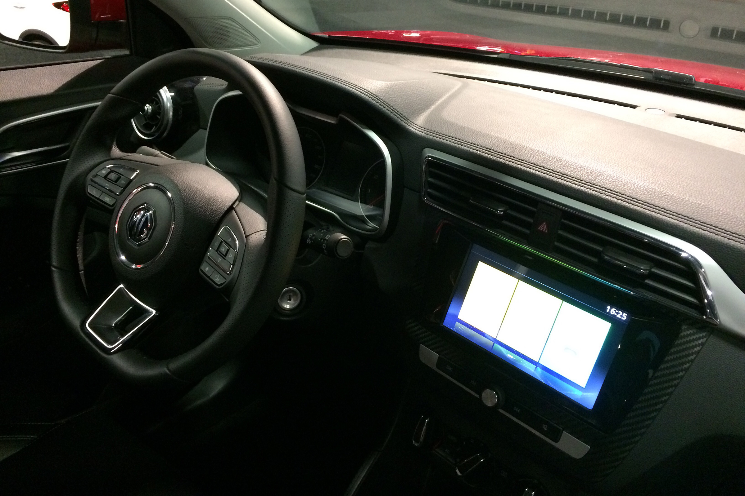 MG XS interior