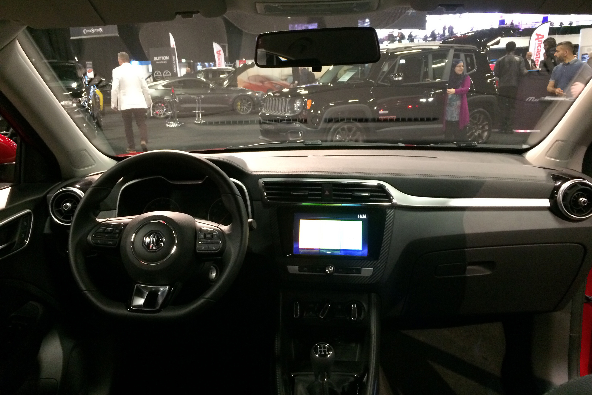 MG XS dash