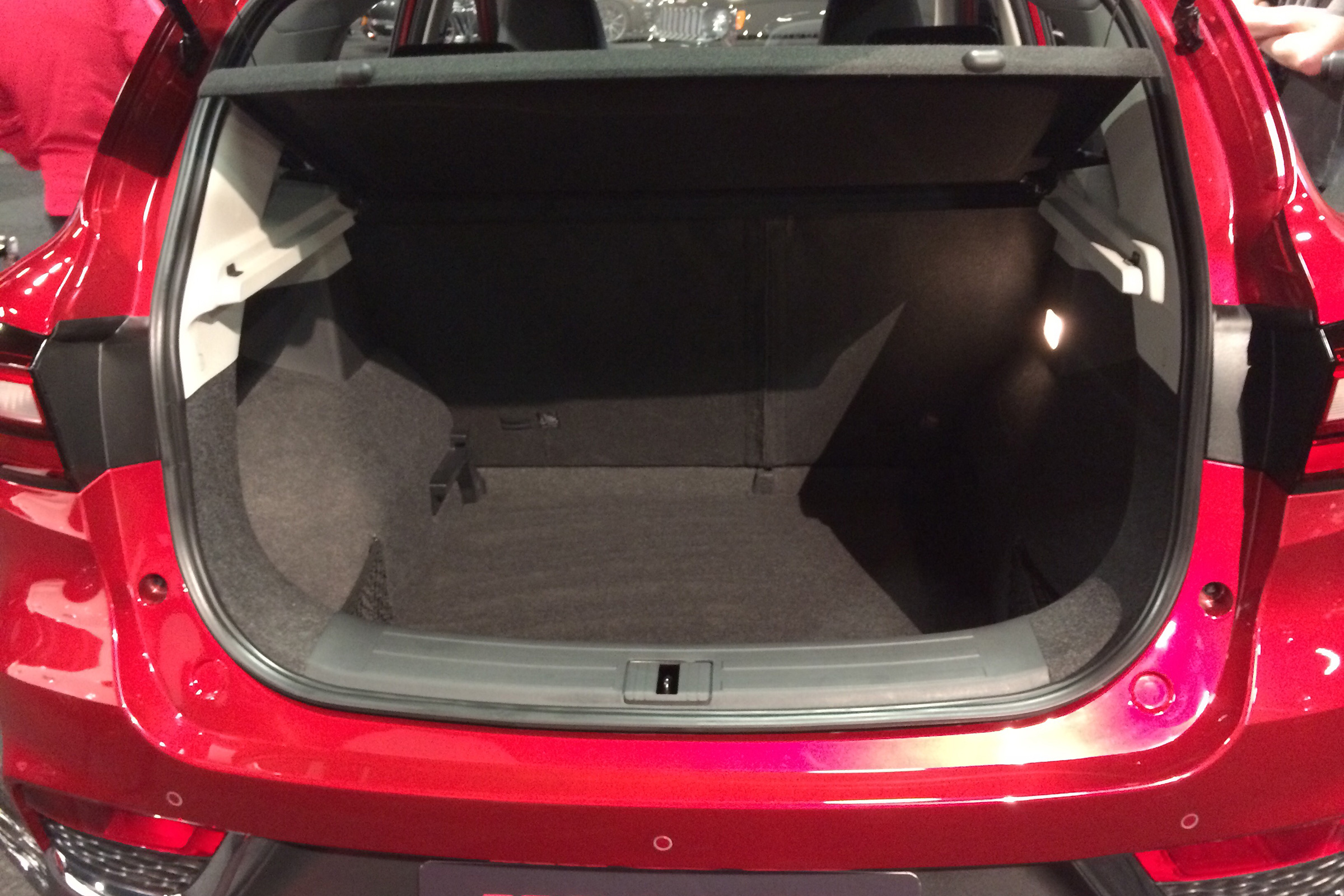 MG XS boot