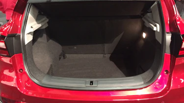 MG XS boot