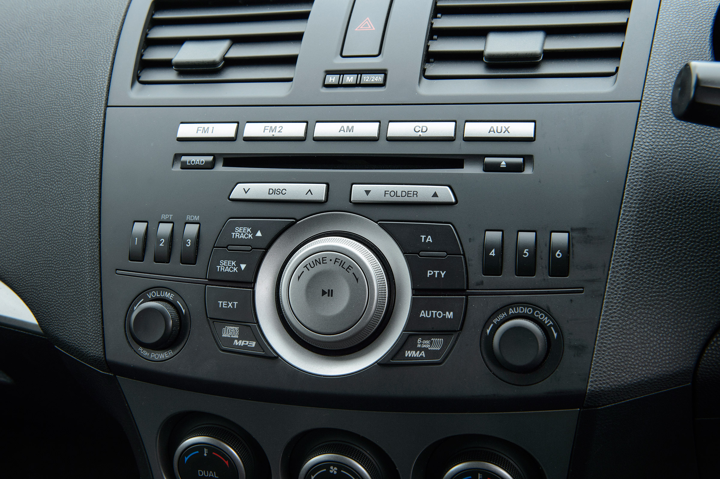 Used Mazda 3 - centre console