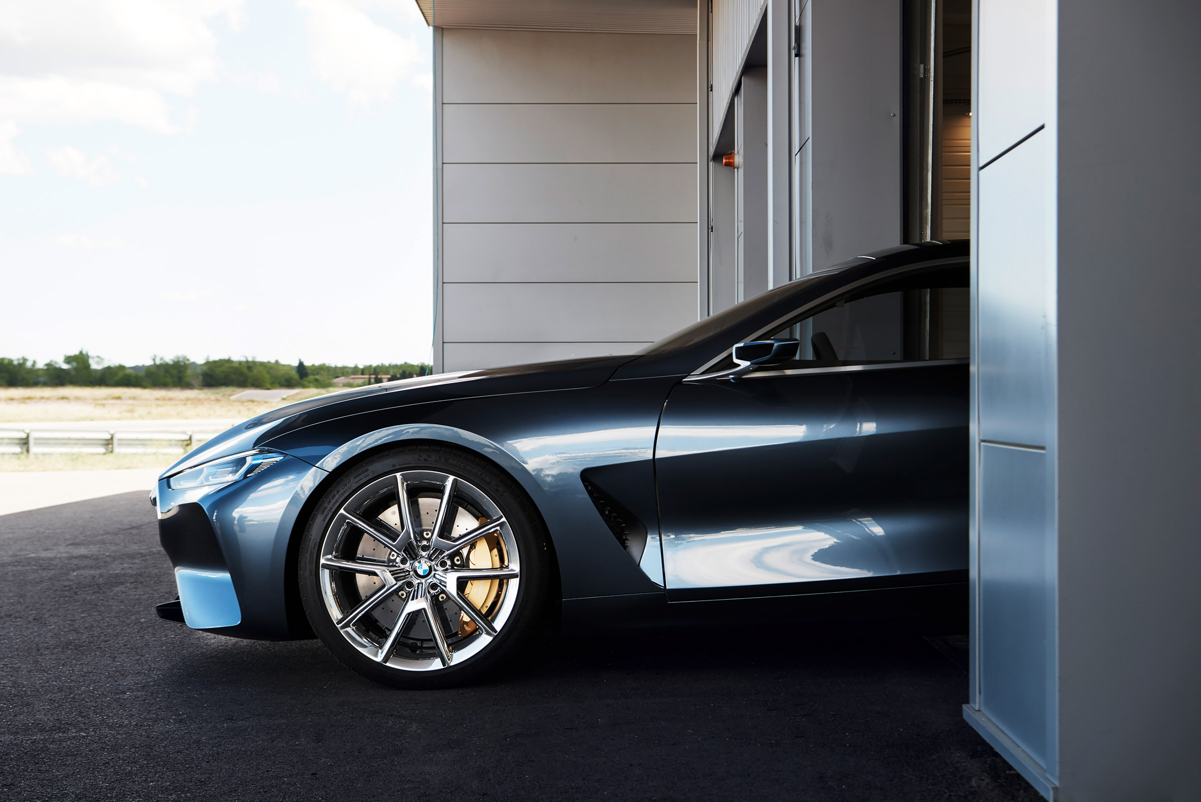 BMW Concept 8 Series - garage