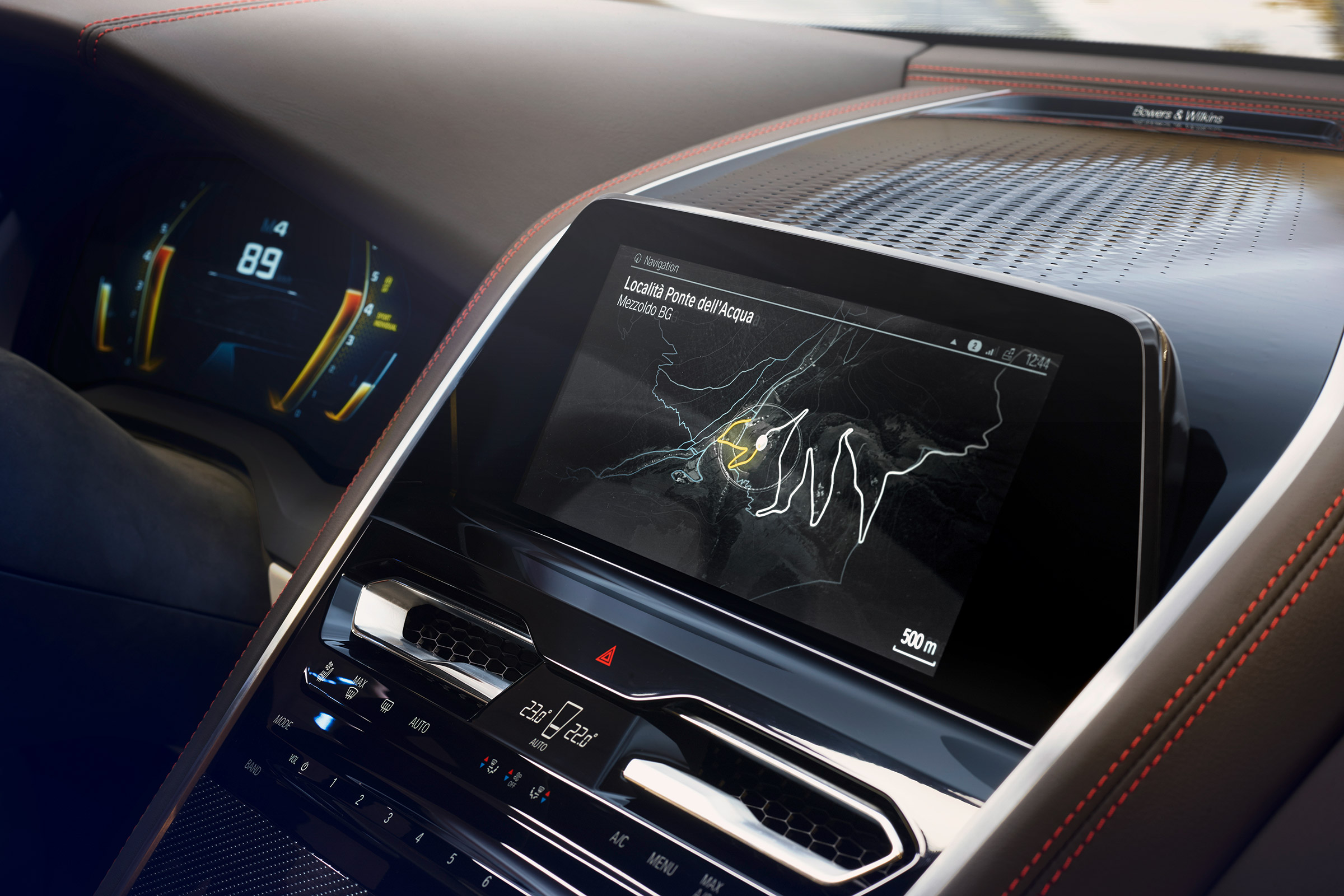 BMW Concept 8 Series - infotainment