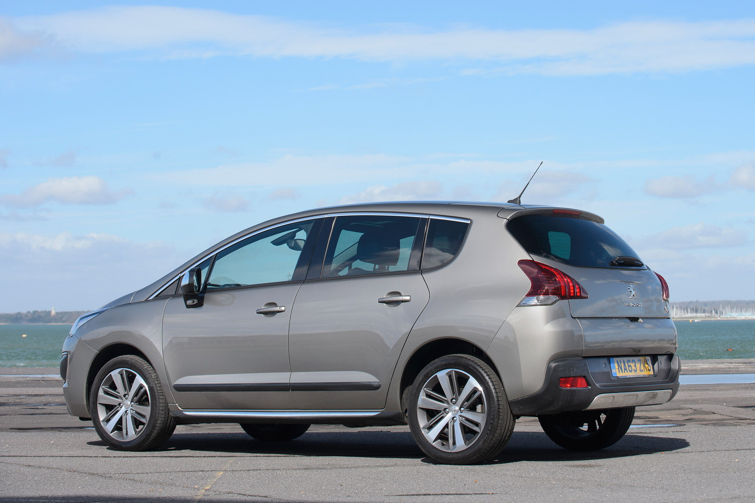 Used Peugeot 3008 - rear