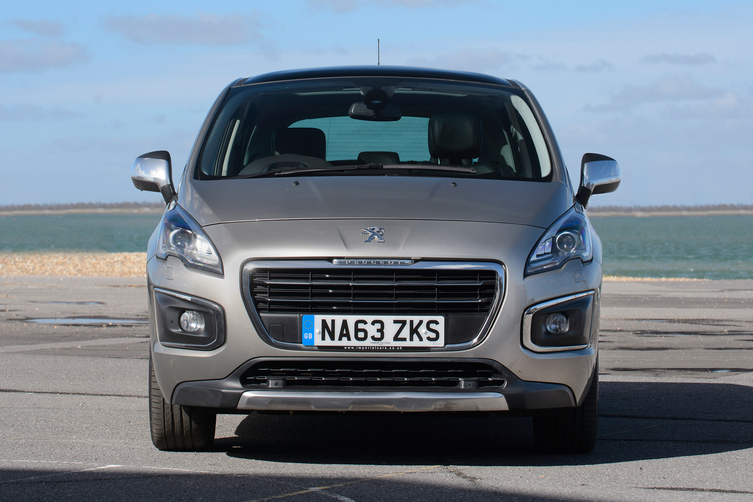 Used Peugeot 3008 - full front
