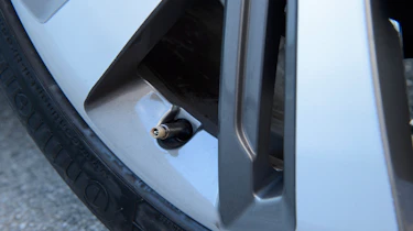 Used Peugeot 3008 - tyre valve