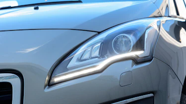 Used Peugeot 3008 - front light