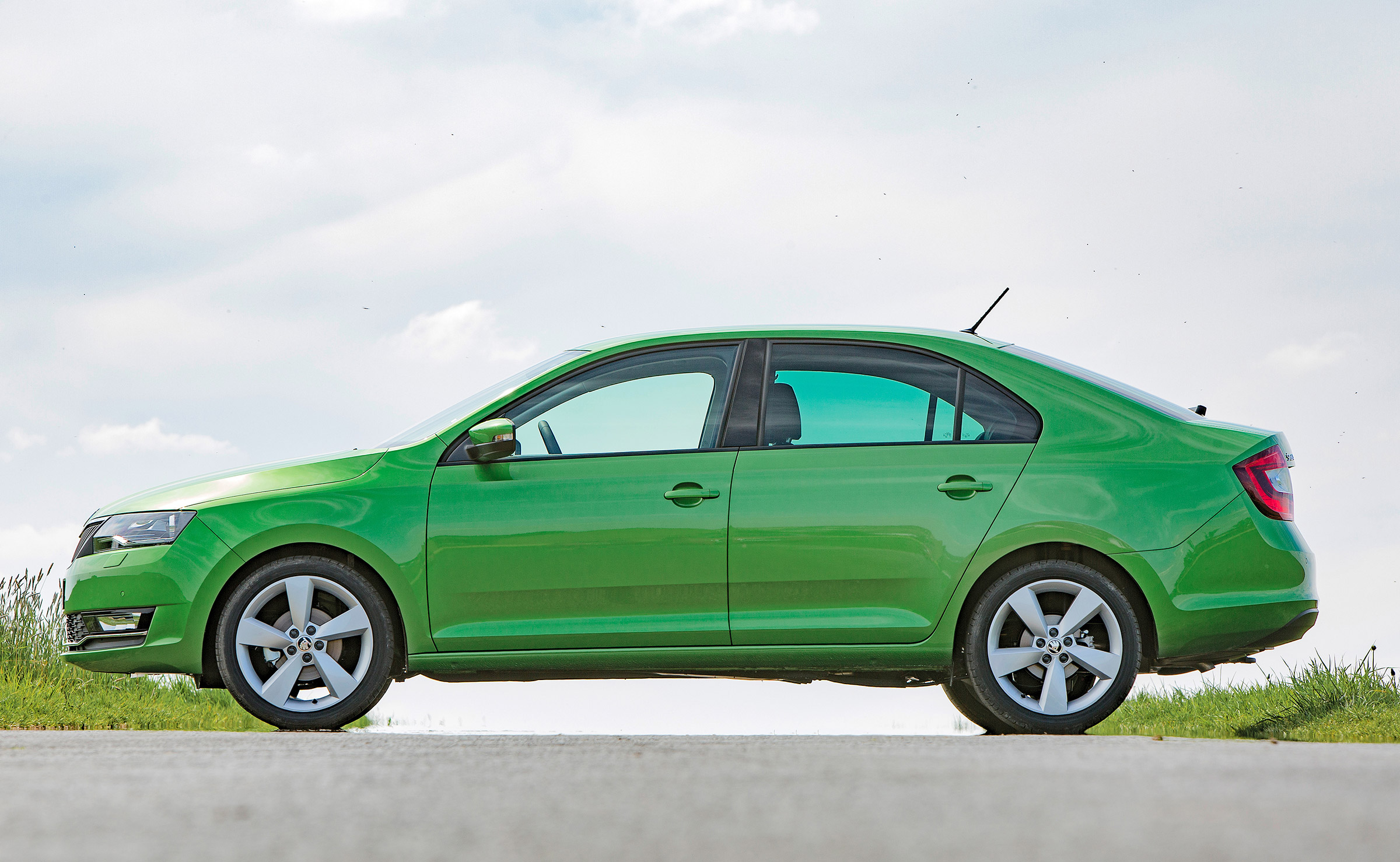 Skoda Rapid - side static