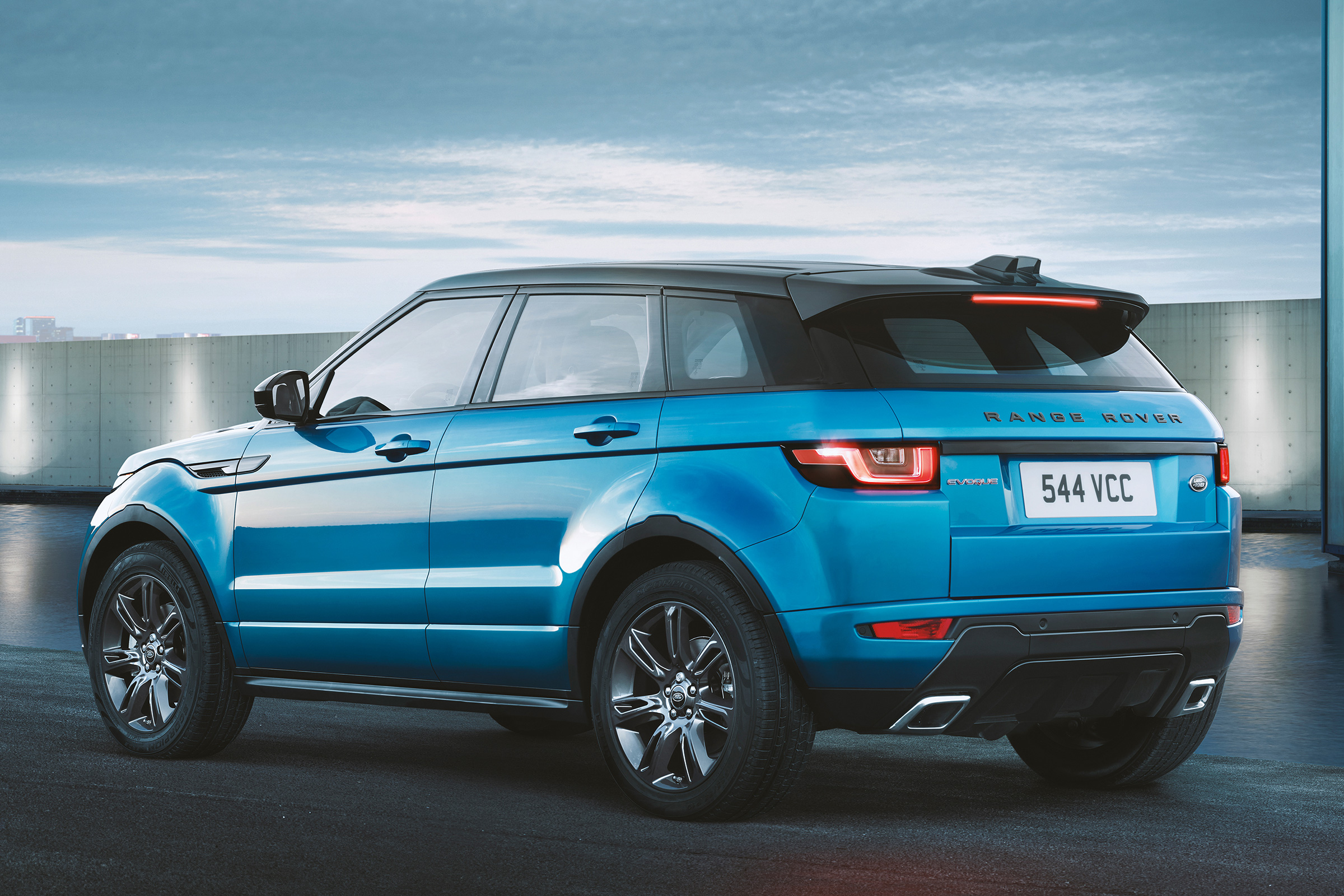 Land Rover Evoque Landmark rear quarter