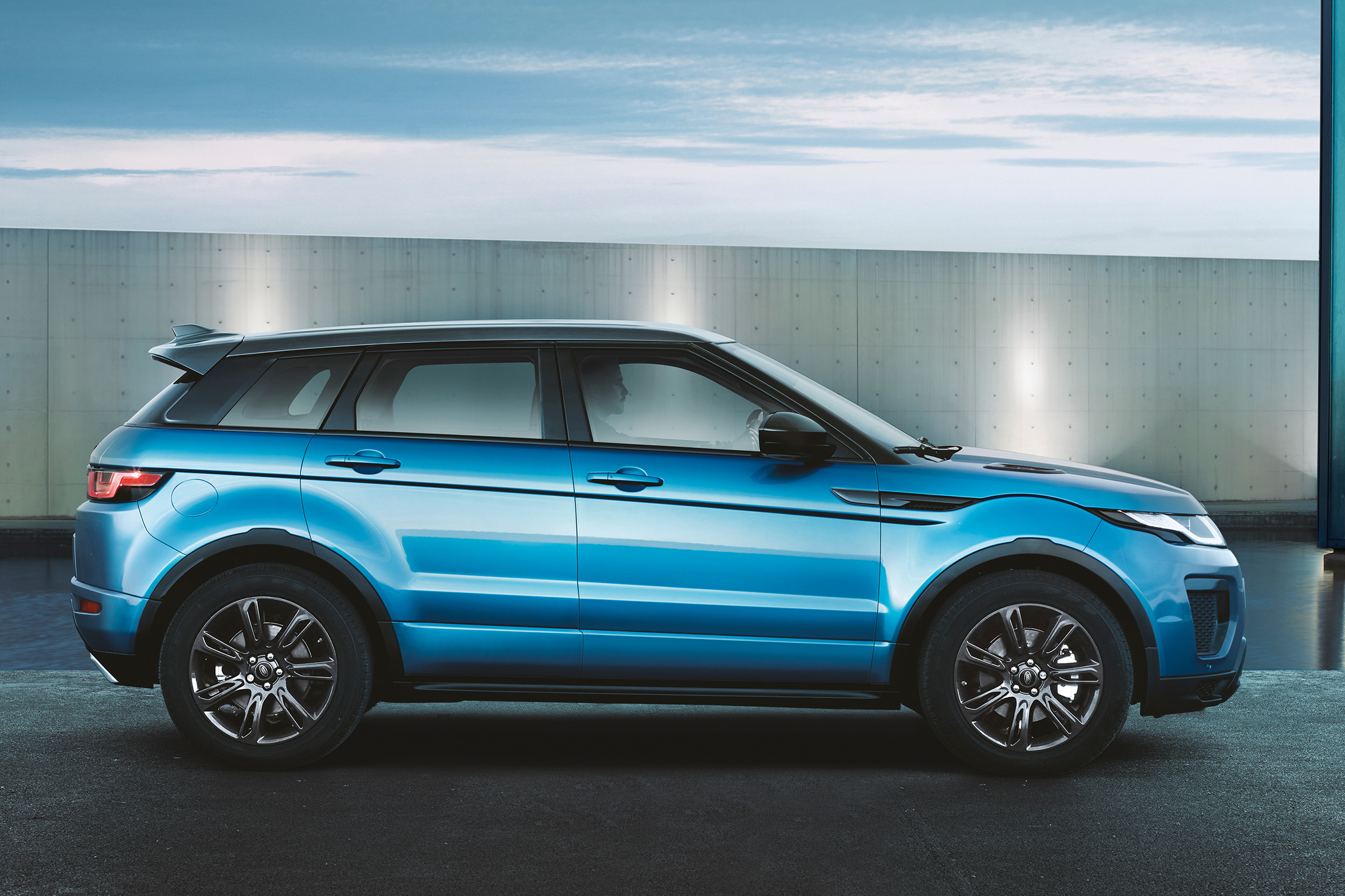 Land Rover Evoque Landmark side profile