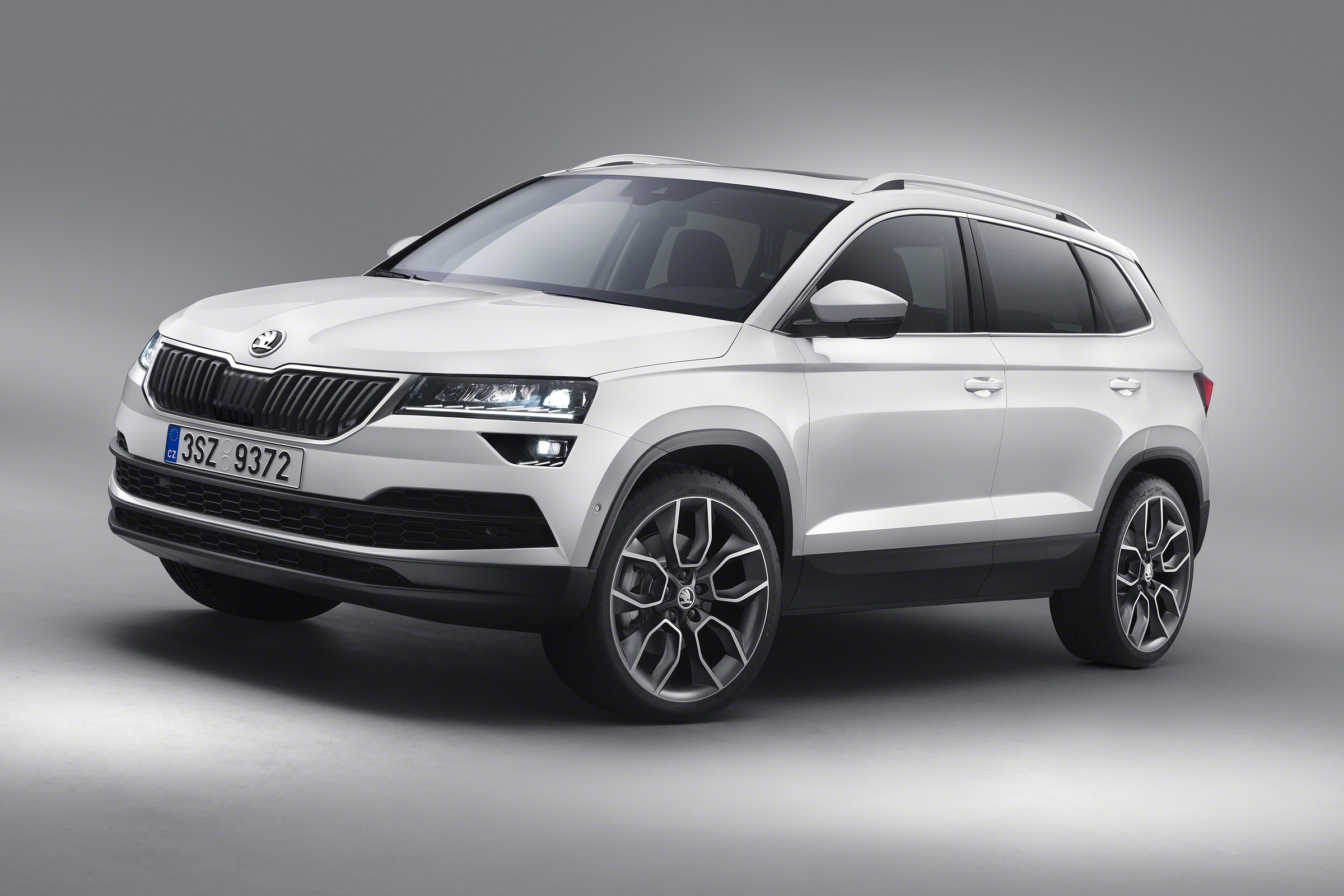 Skoda Karoq - front studio