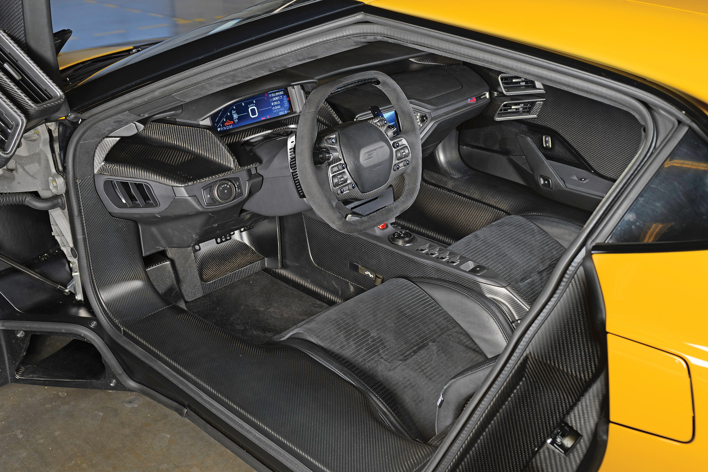 Ford GT - dash